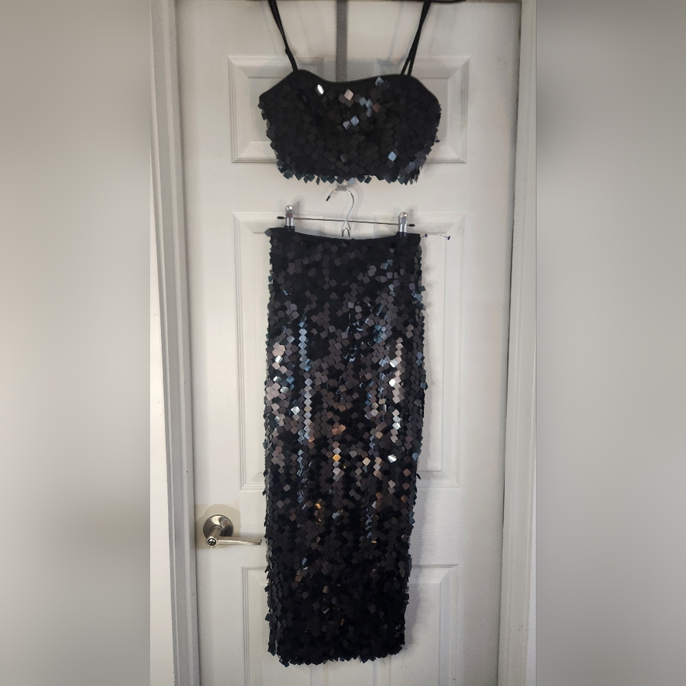 House of Harlow 1960 Black Sequin Skirt Set - Picture 4 of 9